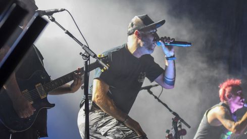 Obús y Boikot incendian Bembibre con una noche de heavy, punk y ska | Héctor Keudell Obús y Boikot incendian Bembibre con una noche de heavy, punk y ska | Héctor Keudell