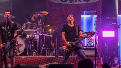 Obús y Boikot incendian Bembibre con una noche de heavy, punk y ska | Héctor Keudell Obús y Boikot incendian Bembibre con una noche de heavy, punk y ska | Héctor Keudell