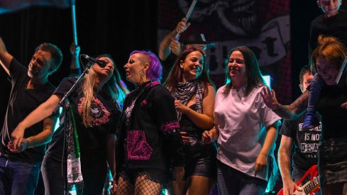 Obús y Boikot incendian Bembibre con una noche de heavy, punk y ska | Héctor Keudell Obús y Boikot incendian Bembibre con una noche de heavy, punk y ska | Héctor Keudell
