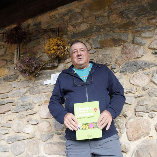 Luis Fernández, el 'guardián verde' que ha dedicado su vida a descubrir la flora de Laciana | César Sánchez / ICAL