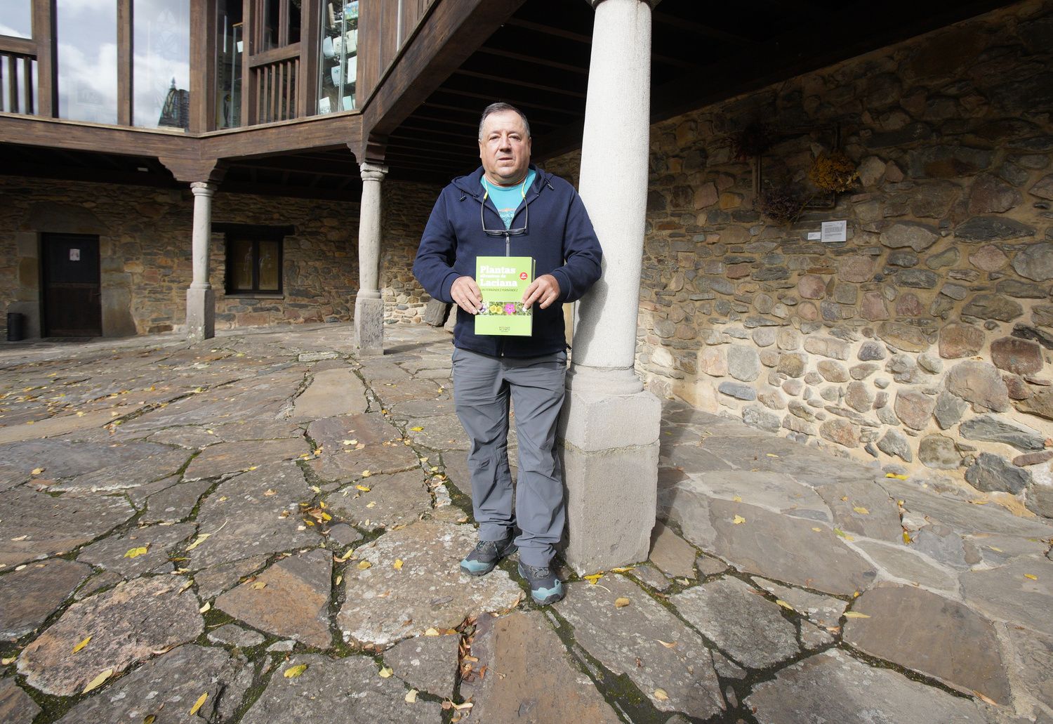 Luis Fernández, el 'guardián verde' que ha dedicado su vida a descubrir la flora de Laciana | César Sánchez / ICAL Luis Fernández, el 'guardián verde' que ha dedicado su vida a descubrir la flora de Laciana | César Sánchez / ICAL