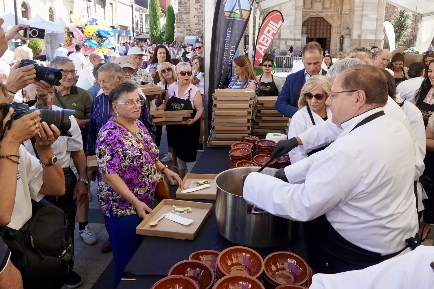 La Bañeza (León) acoge su XXIII Alubiada dentro de la Feria Agroalimentaria | Carlos S. Campillo / ICAL