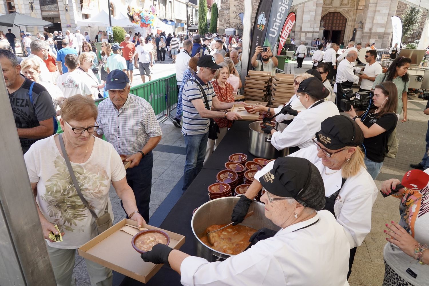 La Bañeza (León) acoge su XXIII Alubiada dentro de la Feria Agroalimentaria | Carlos S. Campillo / ICAL