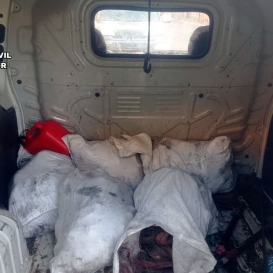 Dos detenidos tras intentar huir de la Guardia Civil en la A-6 con 100 kilos de cobre