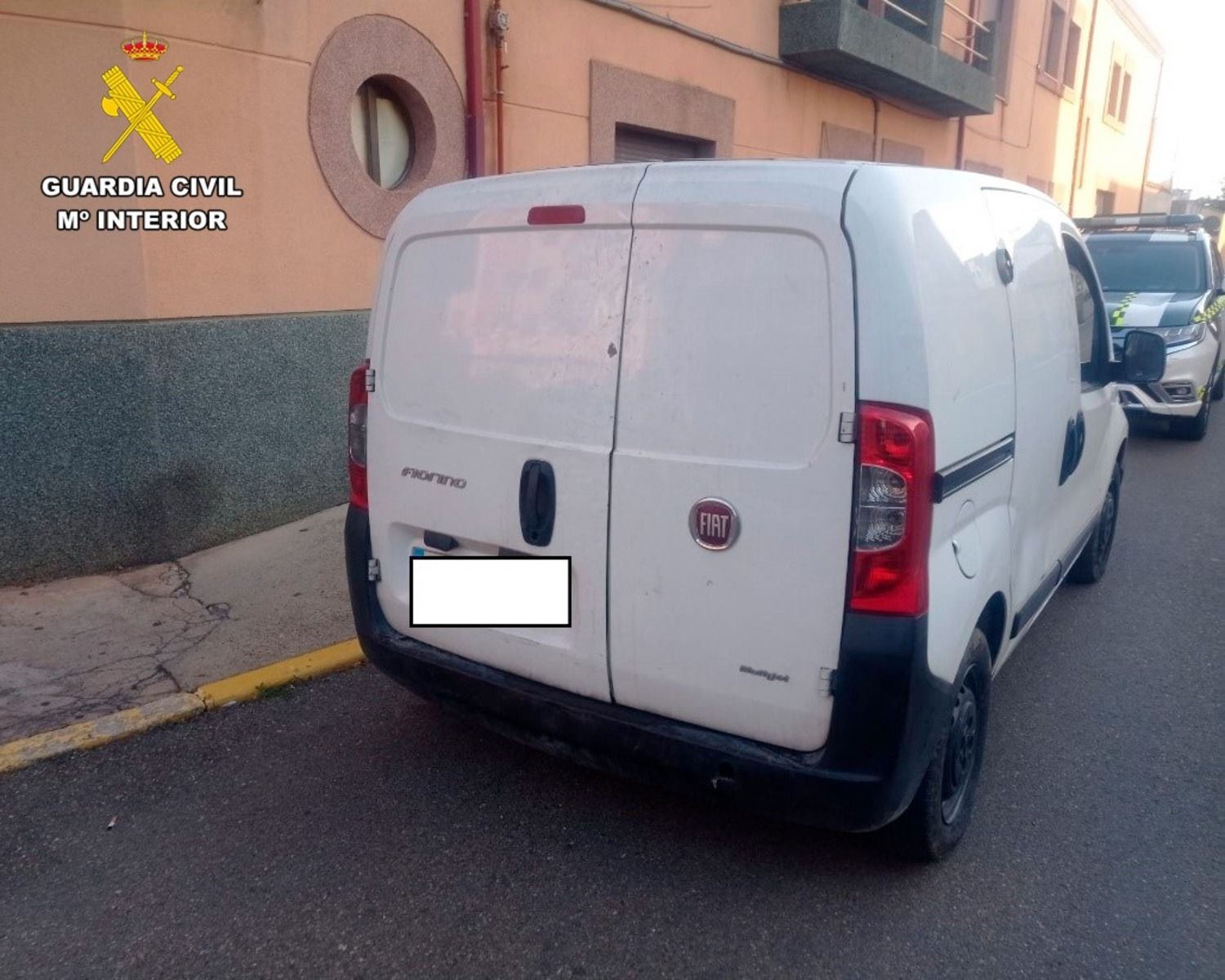 Furgoneta interceptada tras huir de la Guardia Civil por la A-6 Furgoneta interceptada tras huir de la Guardia Civil por la A-6