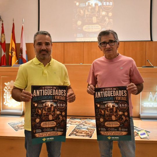 2a Feria de Antigüedades de Ponferrada (1) A la izq el concejal de Comercio, David Pacios, junto al presidente de la Asociación El Desván, Francisco Blanco 2a Feria de Antigüedades de Ponferrada (1) A la izq el concejal de Comercio, David Pacios, junto al presidente de la Asociación El Desván, Francisco Blanco
