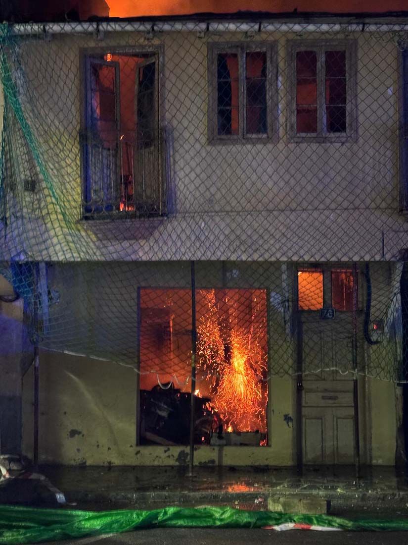 Incendio que afectó a 3 viviendas en Cacabelos (3) Incendio que afectó a 3 viviendas en Cacabelos (3)