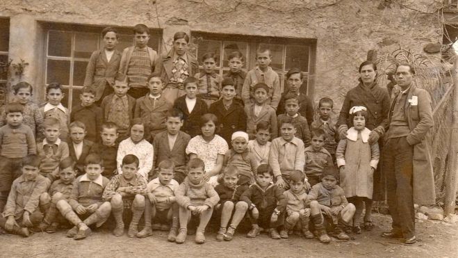 Agustín Alonso Jambrina, maestro republicano de San Román de Bembibre y su alumnado 