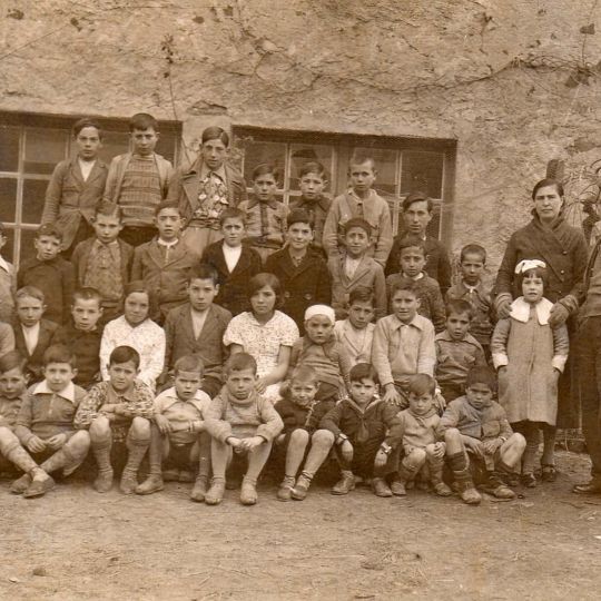 Agustín Alonso Jambrina, maestro republicano de San Román de Bembibre y su alumnado Agustín Alonso Jambrina, maestro republicano de San Román de Bembibre y su alumnado