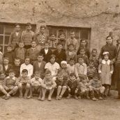 Agustín Alonso Jambrina, maestro republicano de San Román de Bembibre y su alumnado Agustín Alonso Jambrina, maestro republicano de San Román de Bembibre y su alumnado