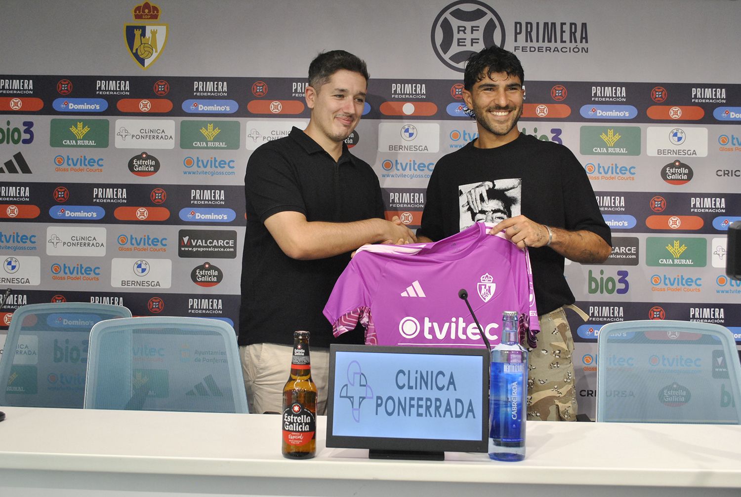 Presentación de Amir Abedzadeh como jugador de la Ponferradina 2