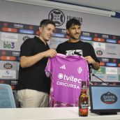 Presentación de Amir Abedzadeh como jugador de la Ponferradina | Foto: Norberto de la Mata