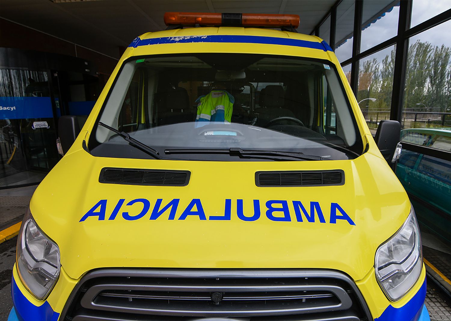 Ambulancia en el Hospital El Bierzo | Foto: InfoBierzo Ambulancia en el Hospital El Bierzo | Foto: InfoBierzo