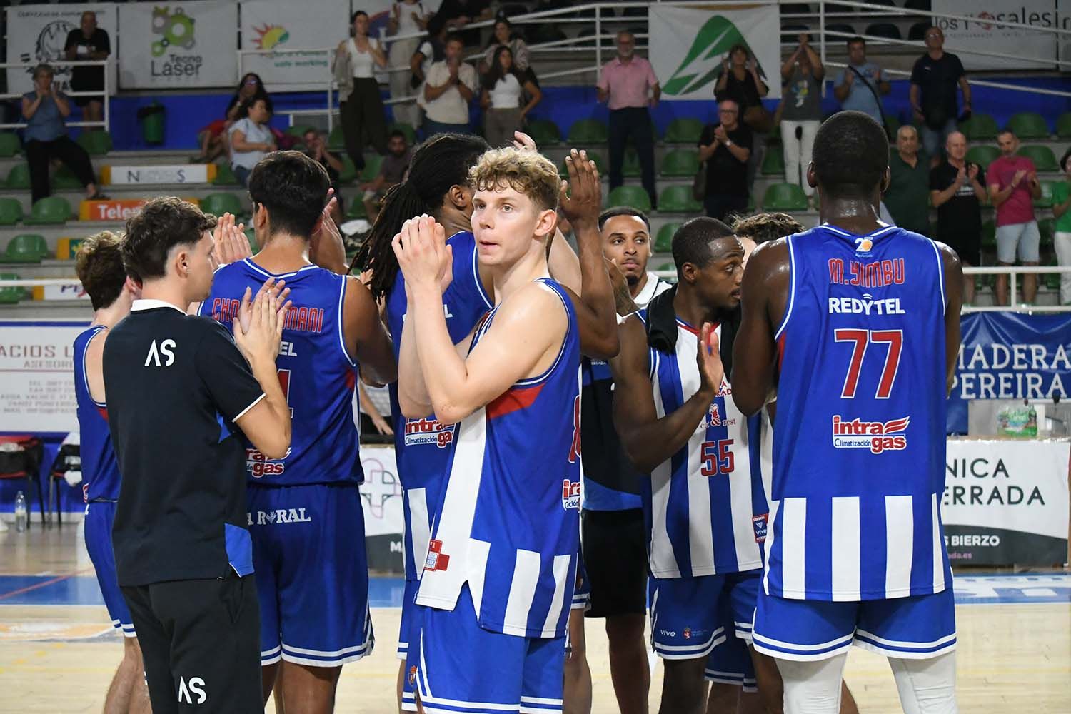 Baloncesto Clínica Ponferrada en un encuentro Baloncesto Clínica Ponferrada en un encuentro
