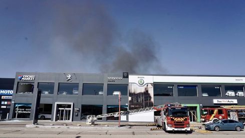 Miriam Chacón / ICAL . Incendio en un concesionario de la Avenida Gijón de Valladolid Miriam Chacón / ICAL . Incendio en un concesionario de la Avenida Gijón de Valladolid