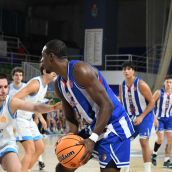 El Baloncesto Clínica Ponferrada sufre para derrotar al Marín Ence Peixegalego |  Ginés Alonso