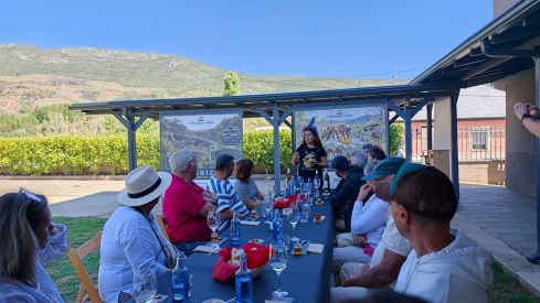 Cata en O Marquesado | Percorre Valdeorras descubre a 13 visitantes los paisajes, el patrimonio y los vinos de la comarca