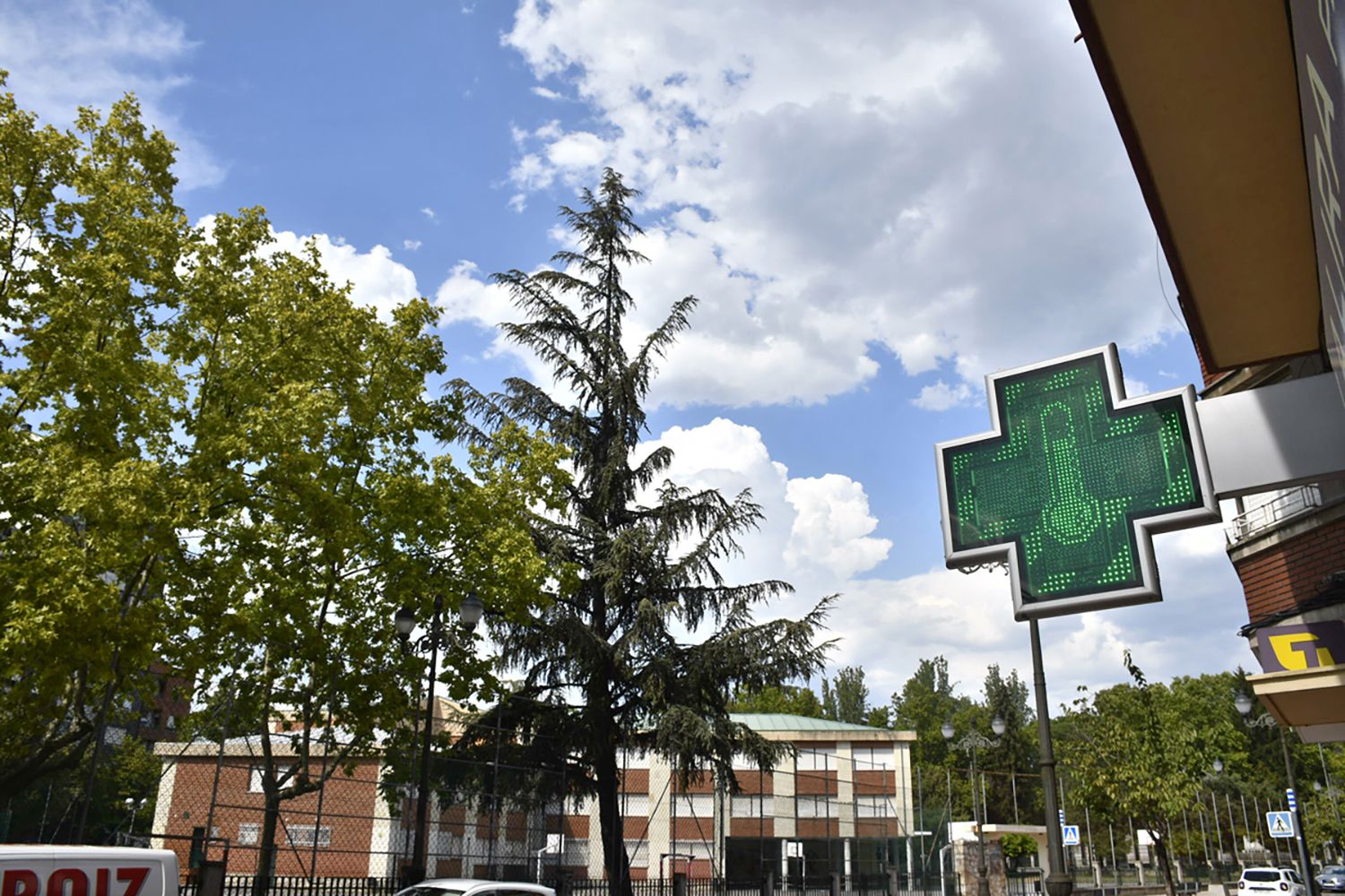 Ola de calor en Ponferrada marcado por una farmacia de zona alta | Foto: InfoBierzo Ola de calor en Ponferrada marcado por una farmacia de zona alta | Foto: InfoBierzo