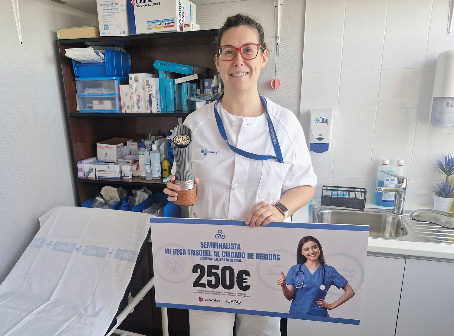 Laura Martínez, enfermera de la Unidad de Heridas Complejas del Hospital El Bierzo (1) Laura Martínez, enfermera de la Unidad de Heridas Complejas del Hospital El Bierzo (1)