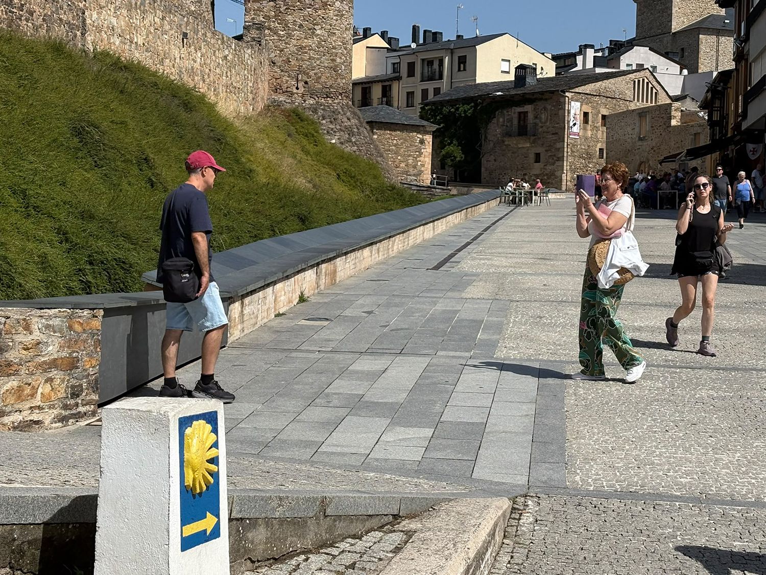Turistas en el Castillo de Ponferrada 4 | Foto: InfoBierzo Turistas en el Castillo de Ponferrada 4 | Foto: InfoBierzo