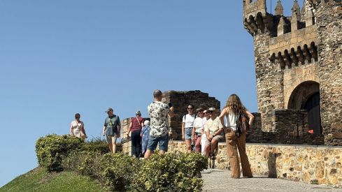 Turistas en el Castillo de Ponferrada | Foto: InfoBierzo Turistas en el Castillo de Ponferrada | Foto: InfoBierzo