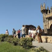 Turistas en el Castillo de Ponferrada | Foto: InfoBierzo Turistas en el Castillo de Ponferrada | Foto: InfoBierzo