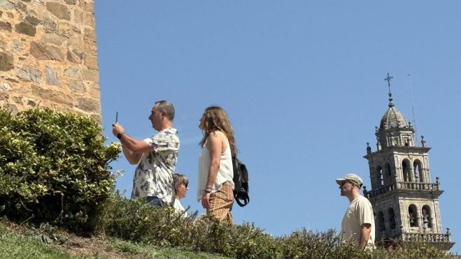 Turistas en el Castillo de Ponferrada | Foto: InfoBierzo Turistas en el Castillo de Ponferrada | Foto: InfoBierzo