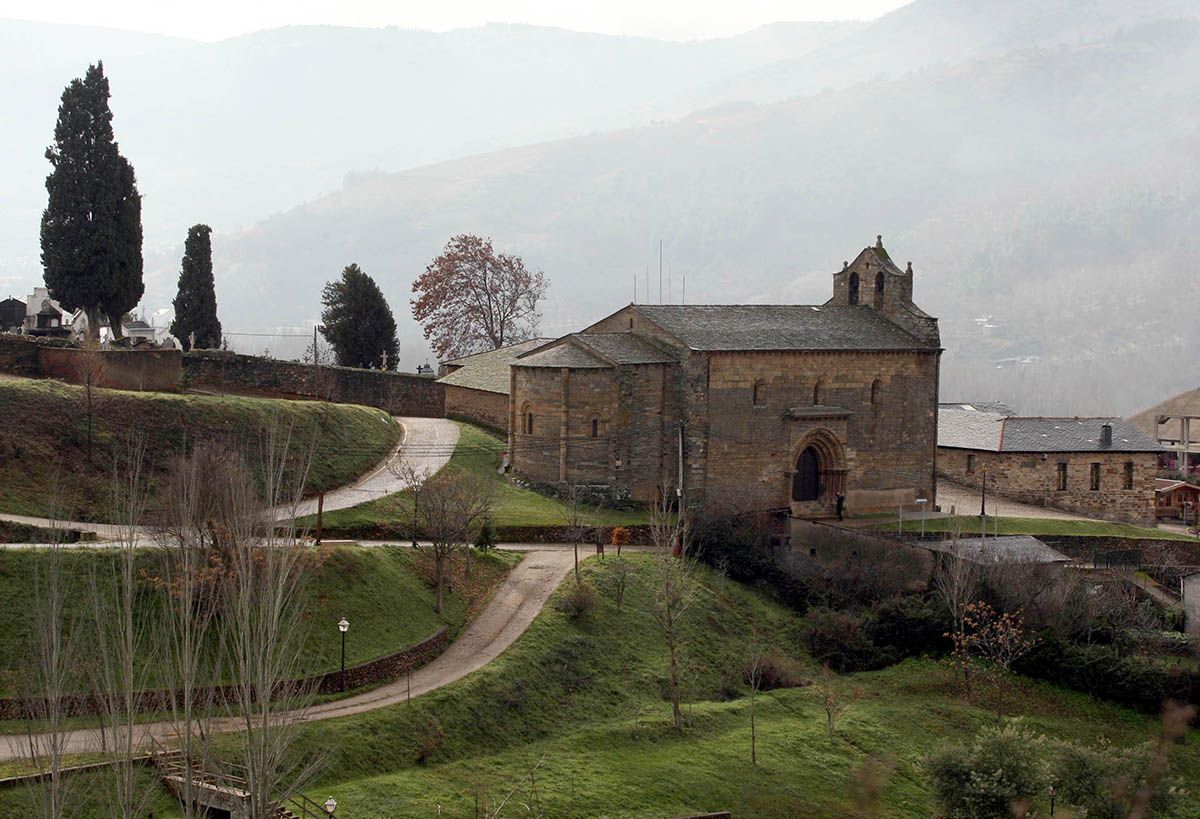 Imagen de la iglesia de Santiago de Villafranca del Bierzo