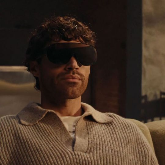 Meta presenta unas gafas de realidad mixta de 100 gramos para competir con Apple Vision Pro