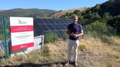 Concejal de Medio Rural, Iván Alonso en las instalaciones fotovoltaicas de Carracedo de Compludo Concejal de Medio Rural, Iván Alonso en las instalaciones fotovoltaicas de Carracedo de Compludo