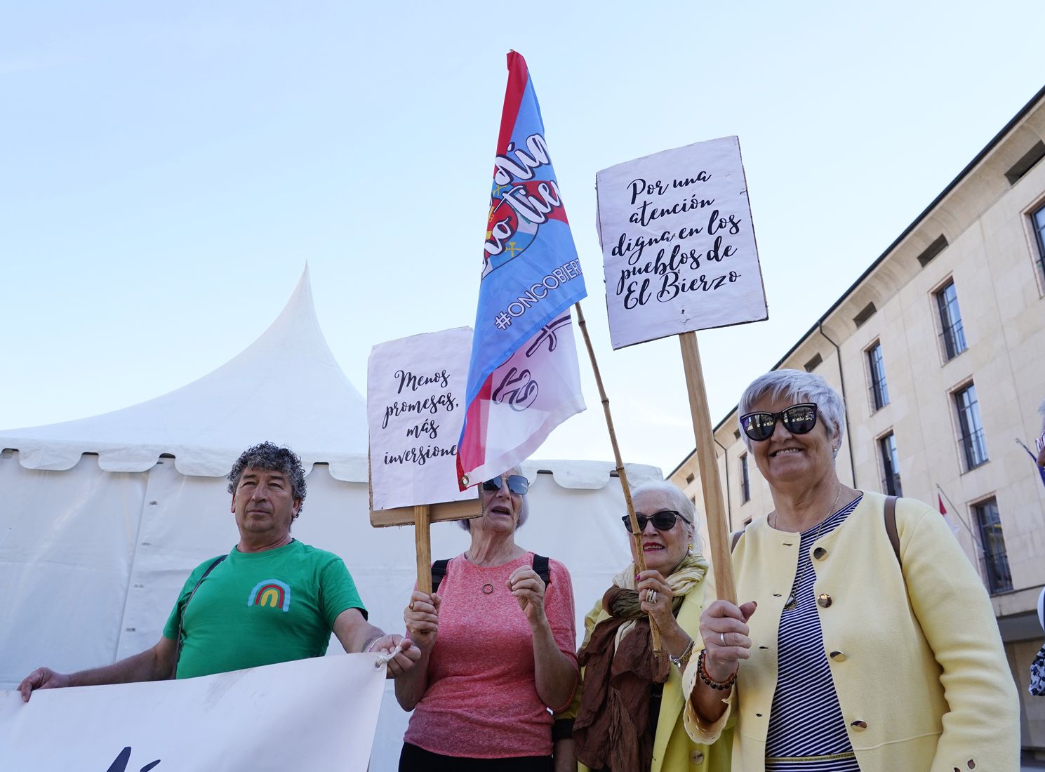 La Plataforma OncoBierzo celebra su concentración mensual para reclamar mejoras en la sanidad del Bierzo (3) | Foto: César Sánchez, ICAL La Plataforma OncoBierzo celebra su concentración mensual para reclamar mejoras en la sanidad del Bierzo (3) | Foto: César Sánchez, ICAL