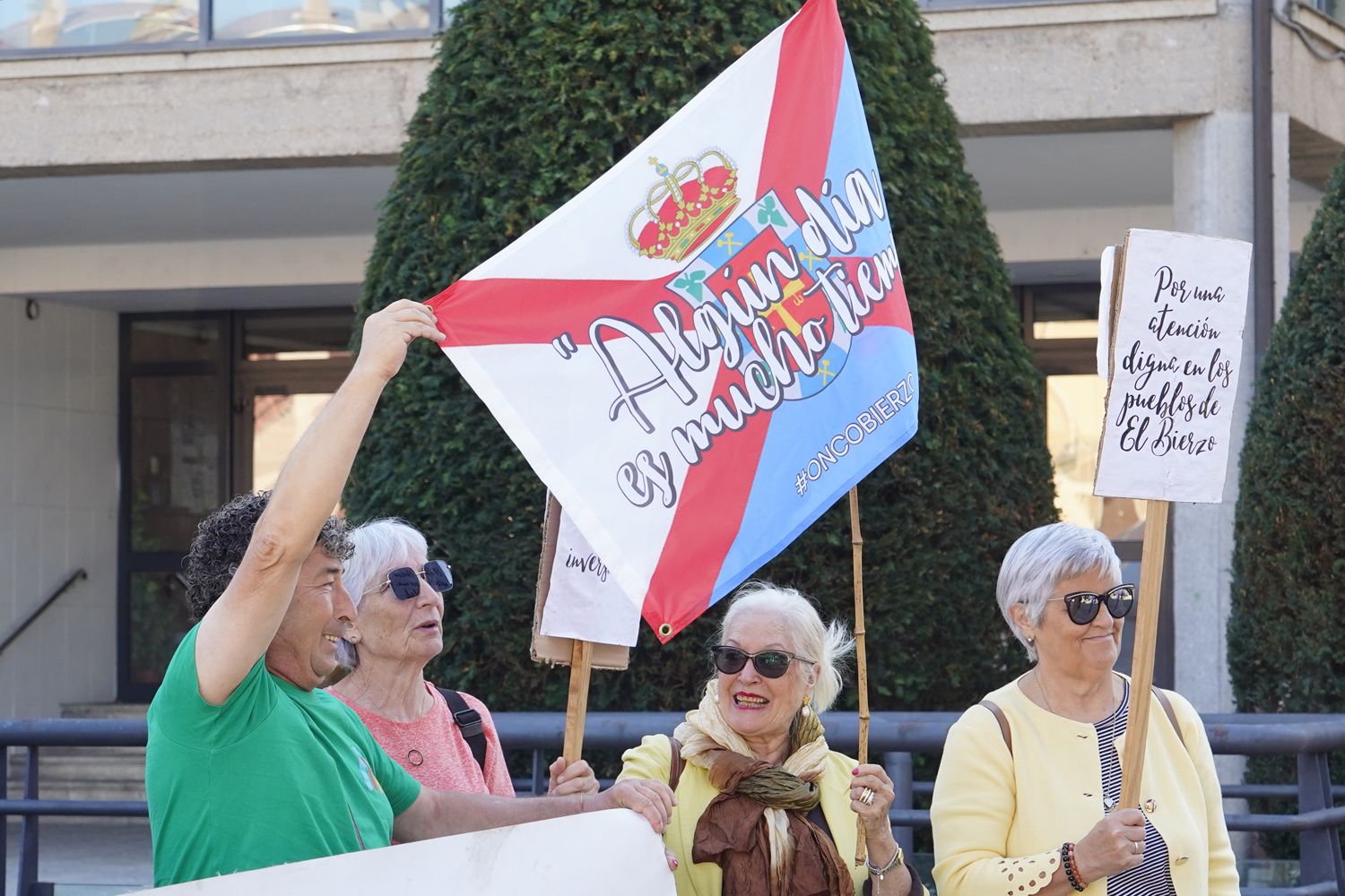 La Plataforma OncoBierzo celebra su concentración mensual para reclamar mejoras en la sanidad del Bierzo (5) | Foto: César Sánchez, ICAL La Plataforma OncoBierzo celebra su concentración mensual para reclamar mejoras en la sanidad del Bierzo (5) | Foto: César Sánchez, ICAL