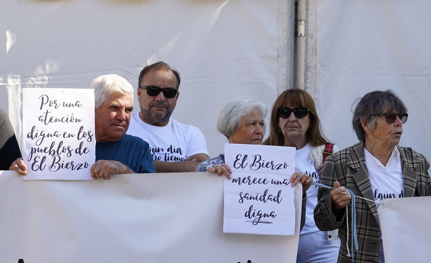 La Plataforma OncoBierzo celebra su concentración mensual para reclamar mejoras en la sanidad del Bierzo (6) | Foto: César Sánchez, ICAL La Plataforma OncoBierzo celebra su concentración mensual para reclamar mejoras en la sanidad del Bierzo (6) | Foto: César Sánchez, ICAL