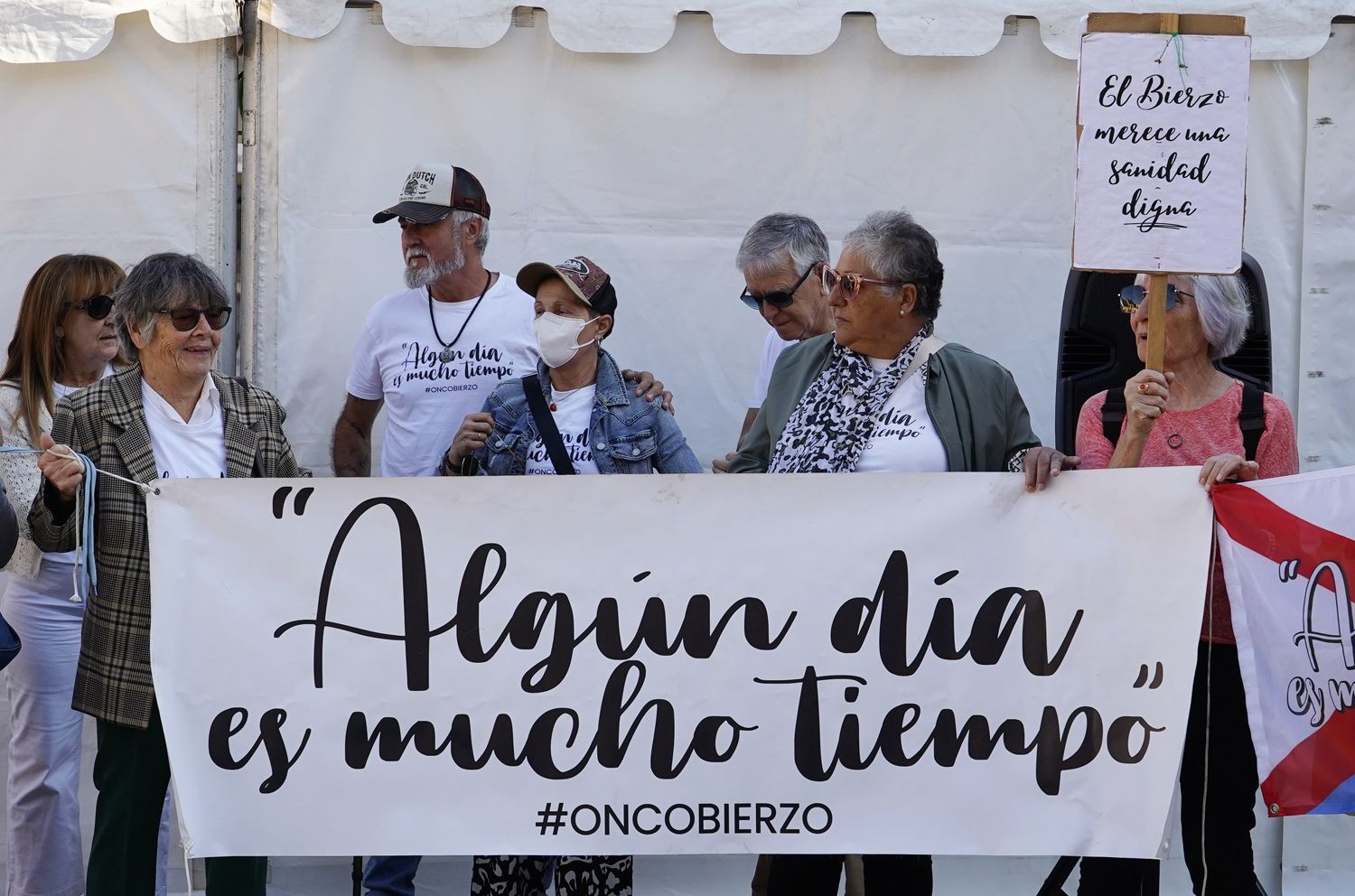 La Plataforma OncoBierzo celebra su concentración mensual para reclamar mejoras en la sanidad del Bierzo (7) | Foto: César Sánchez, ICAL La Plataforma OncoBierzo celebra su concentración mensual para reclamar mejoras en la sanidad del Bierzo (7) | Foto: César Sánchez, ICAL