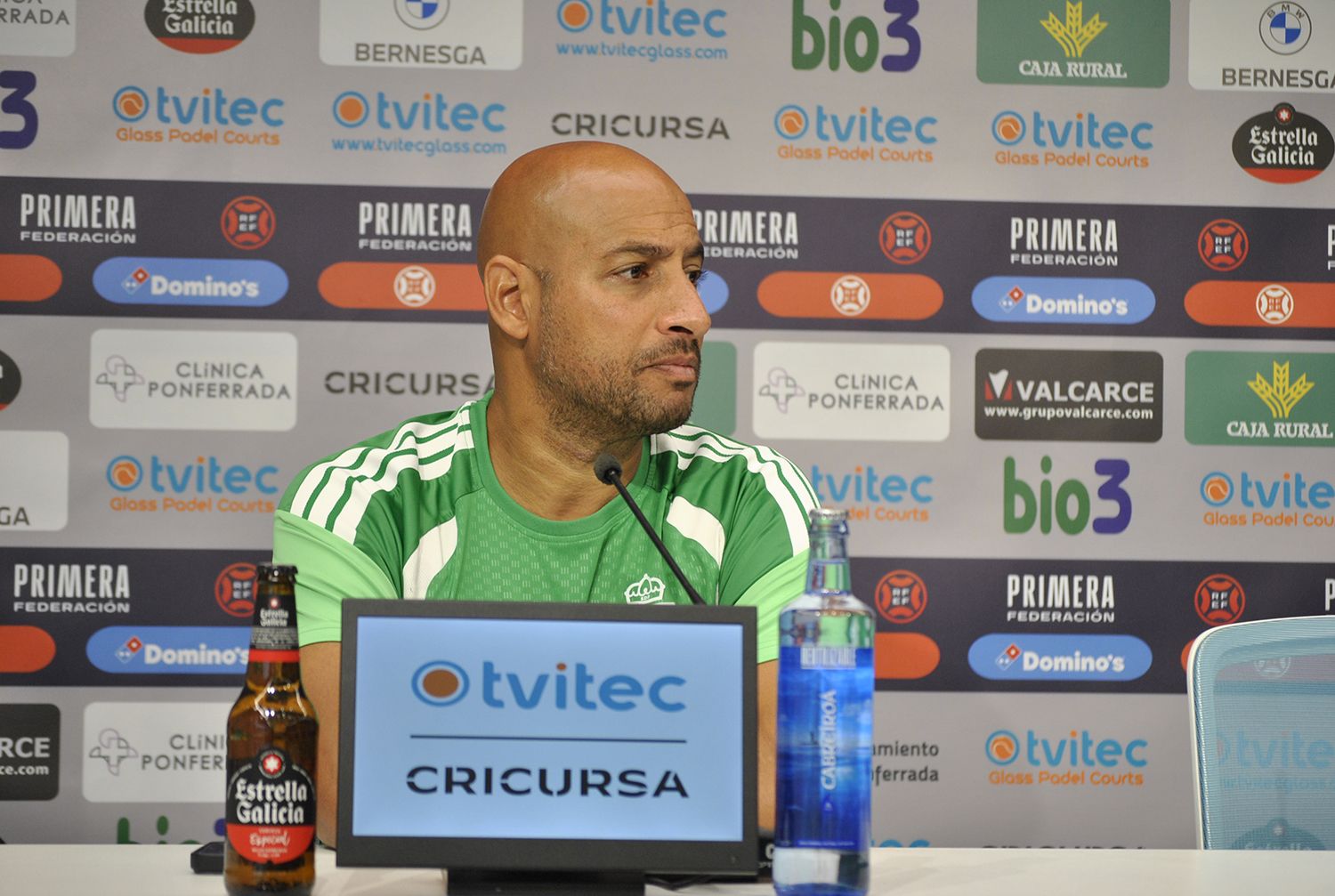 El entrenador de la Ponferradina, Mehdi Nafti