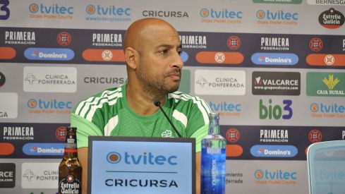 El entrenador de la Ponferradina, Mehdi Nafti El entrenador de la Ponferradina, Mehdi Nafti