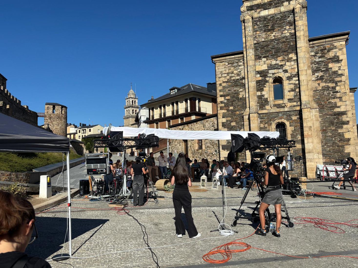 Grabación del programa 'El verano se mueve' de Telecinco desde Ponferrada (5) | Foto: Iris López, InfoBierzo