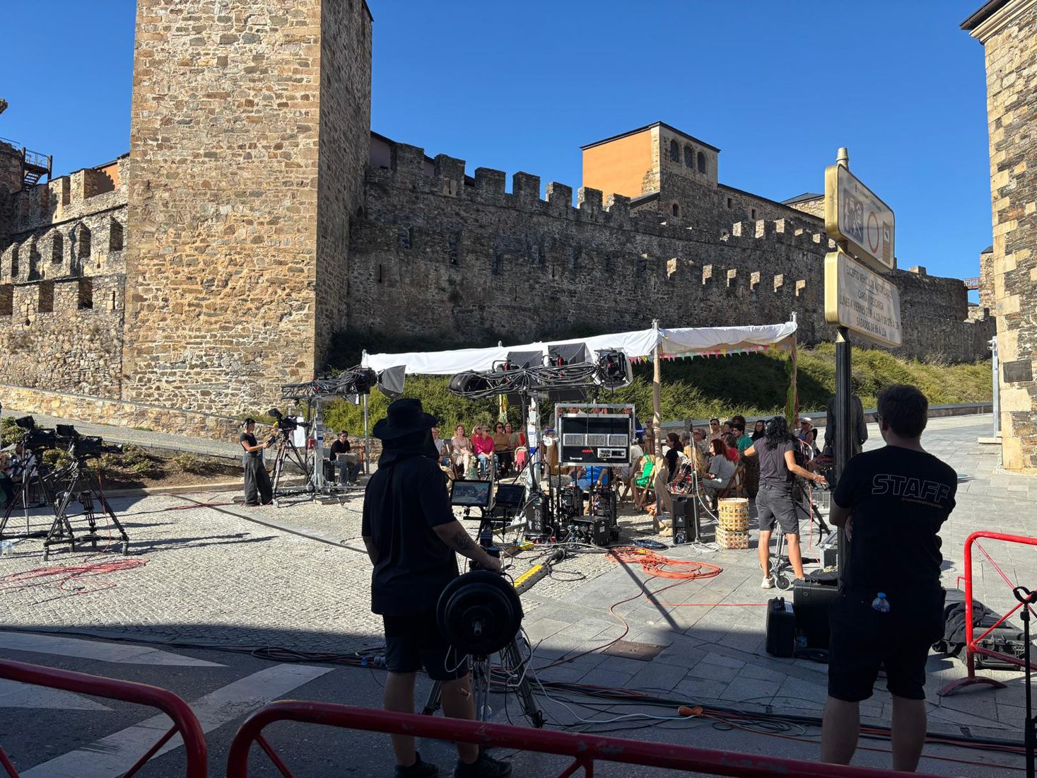 Grabación del programa 'El verano se mueve' de Telecinco desde Ponferrada | Foto: Iris López, InfoBierzo