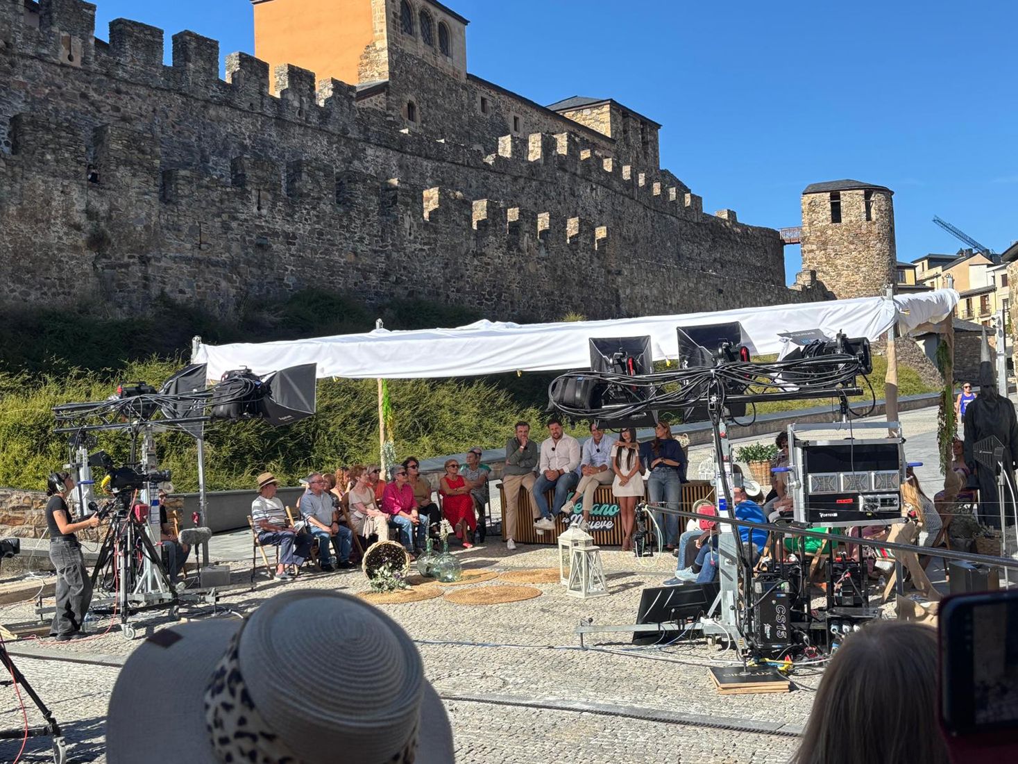 Grabación del programa 'El verano se mueve' de Telecinco desde Ponferrada (8) | Foto: Iris López, InfoBierzo