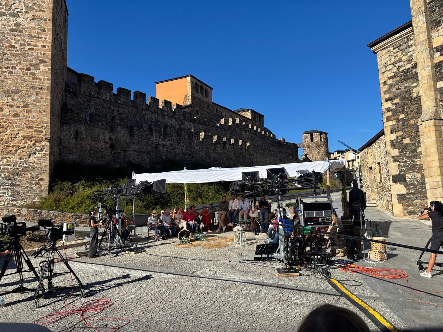 Grabación del programa 'El verano se mueve' de Telecinco desde Ponferrada (10) | Foto: Iris López, InfoBierzo