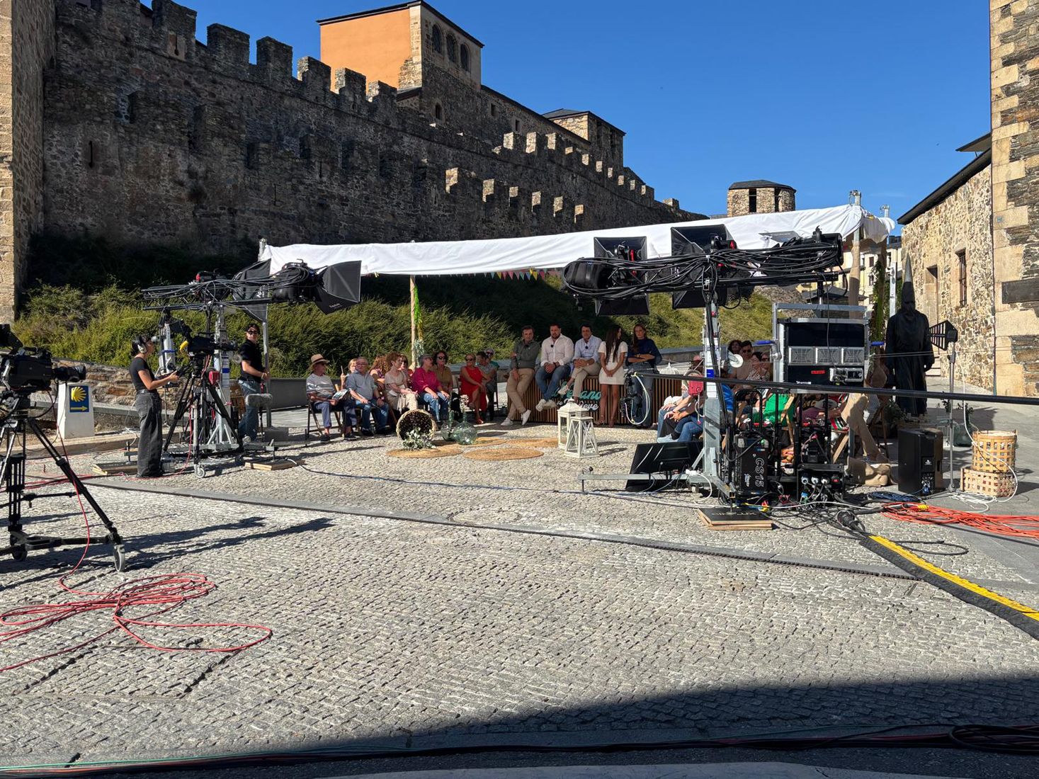 Grabación del programa 'El verano se mueve' de Telecinco desde Ponferrada | Foto: Iris López, InfoBierzo