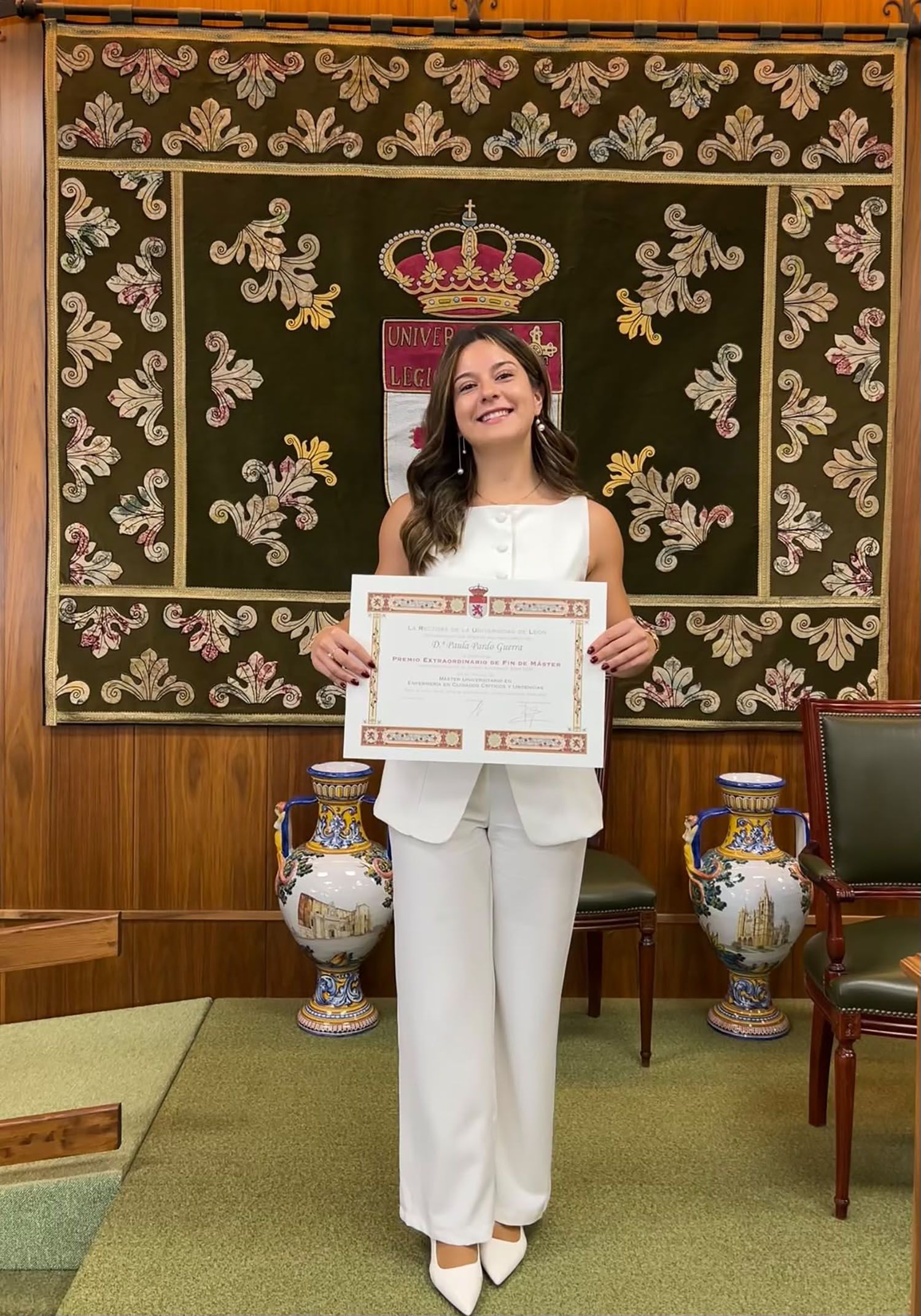 La joven lacianiega, Paula Pardo, el día en el que recogió el premio | Foto: Cedida a InfoBierzo por la propia Paula Pardo