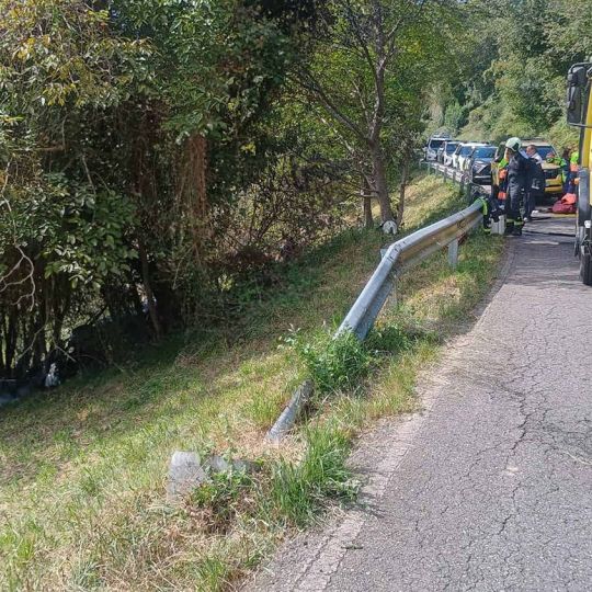 Imagen de la zona tras el accidente de rallye en el que fallecía Soraya Barreiro | Foto: 112 de Asturias