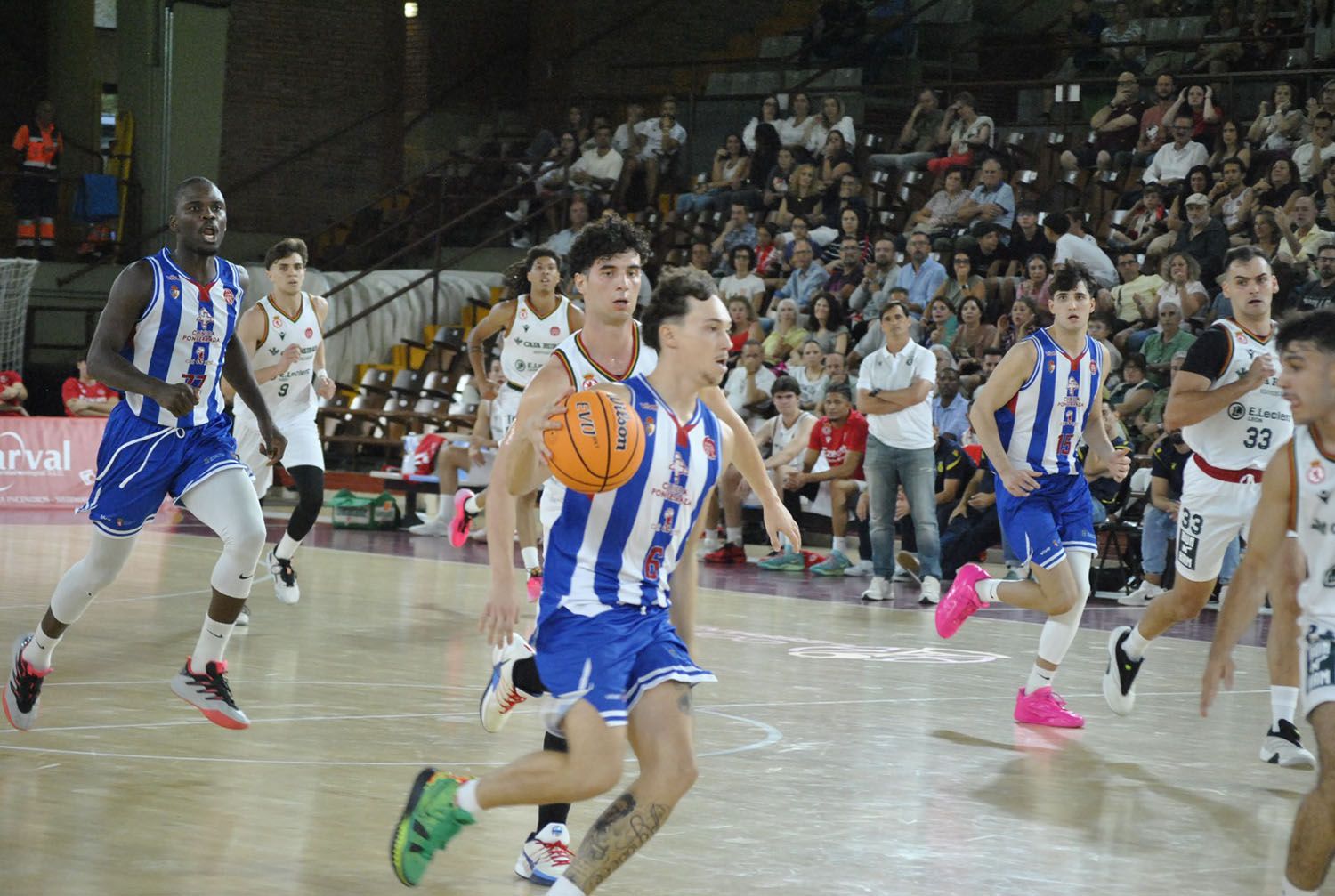 Derbi Clínica Ponferrada contra Cultural Leonesa 4 | Foto: Norberto de la Mata Derbi Clínica Ponferrada contra Cultural Leonesa 4 | Foto: Norberto de la Mata