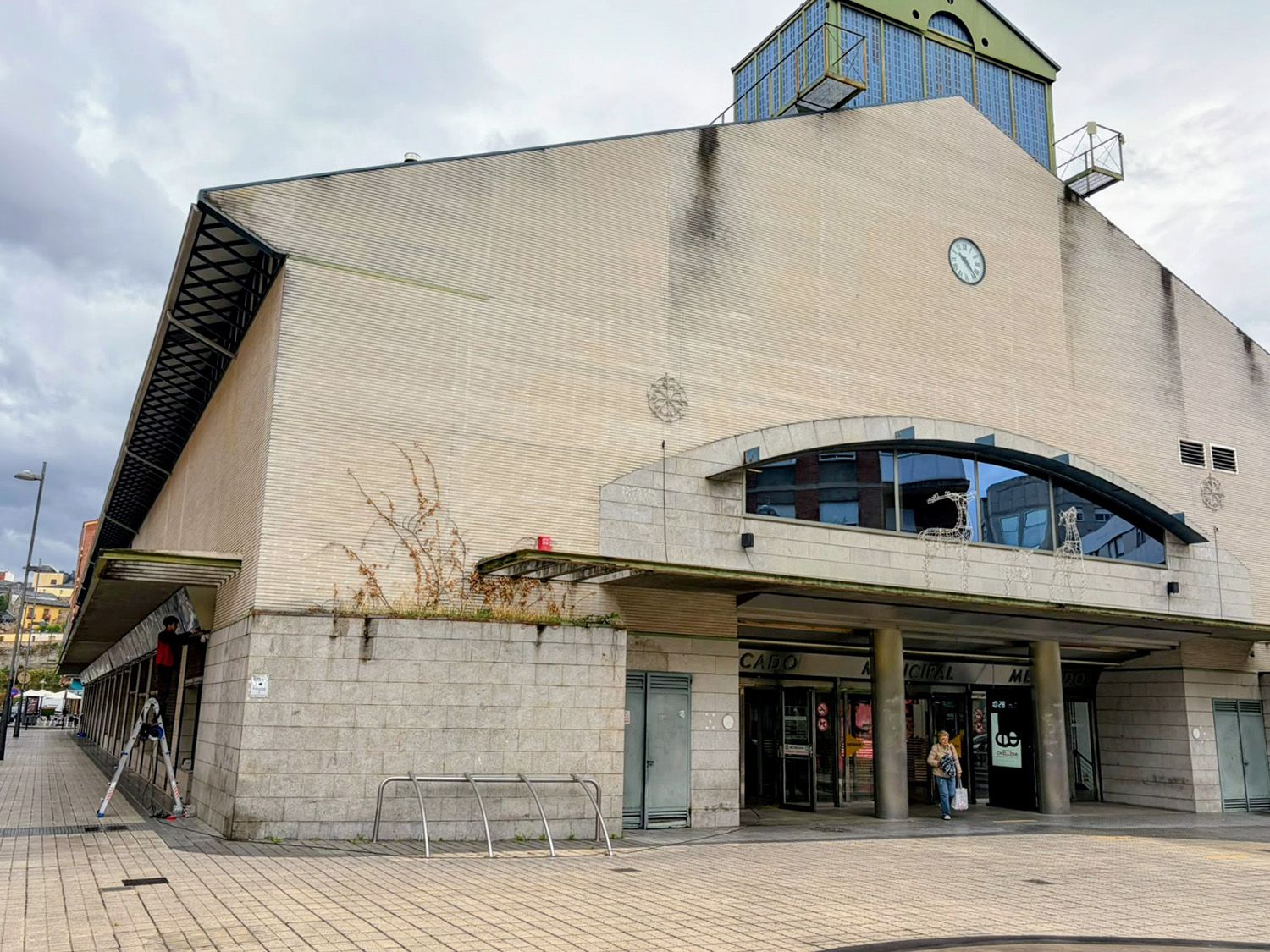 Instalación de cámaras de seguridad en el Mercado de Abastos de Ponferrada 2 Instalación de cámaras de seguridad en el Mercado de Abastos de Ponferrada 2