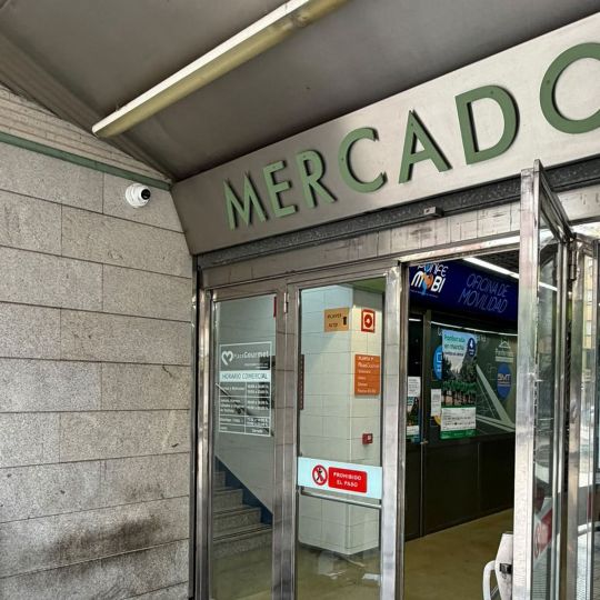 Instalación de cámaras de seguridad en el Mercado de Abastos de Ponferrada Instalación de cámaras de seguridad en el Mercado de Abastos de Ponferrada