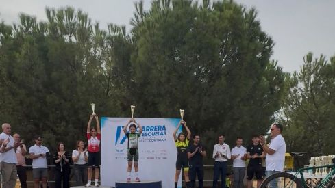 Alicia Mateos Vega en lo alto del podio Alicia Mateos Vega en lo alto del podio