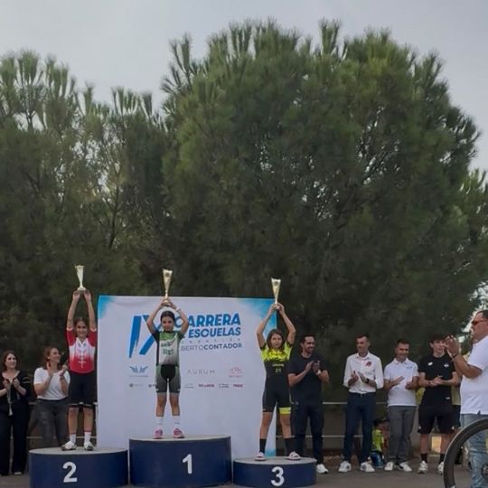 Alicia Mateos Vega en lo alto del podio Alicia Mateos Vega en lo alto del podio