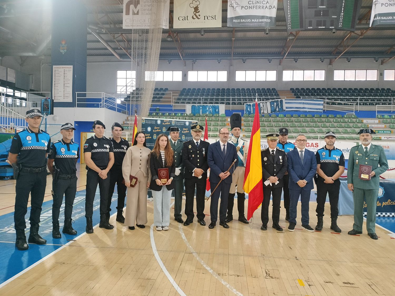 Condecorados en el Día del Patrón de la Policía Municipal de Ponferrada Condecorados en el Día del Patrón de la Policía Municipal de Ponferrada