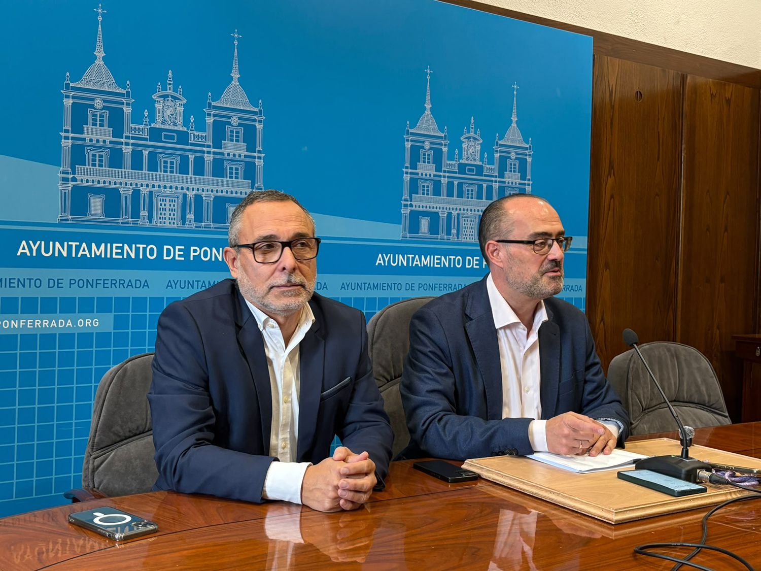 Carlos Cortina, concejal de Seguridad y Fiestas a la izq junto a Marco Morala, alcalde de Ponferrada